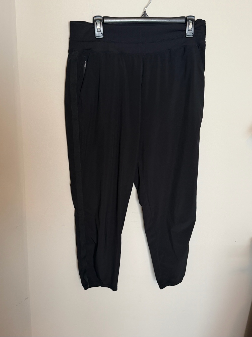 334. Athleta Nolita Slim Tapered Crop Pants in Black size 16